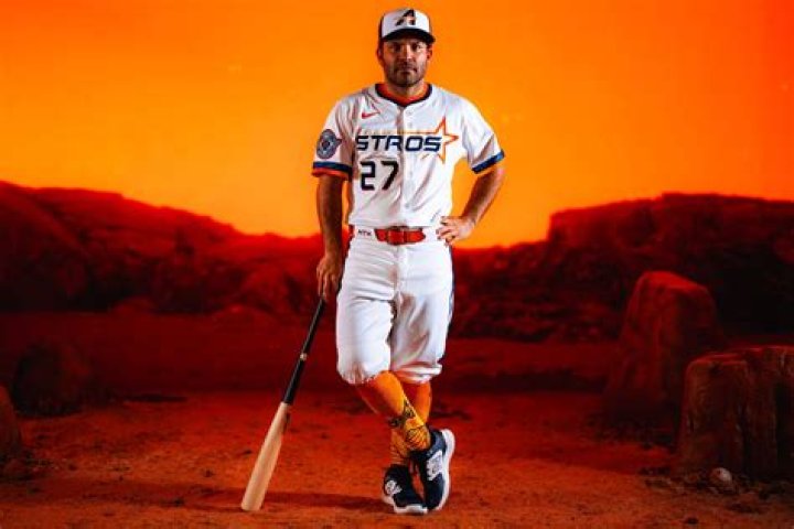 Astros' Justin Verlander, wife Kate Upton donate equipment to Detroit