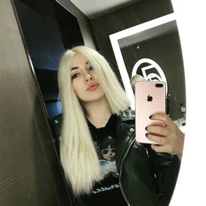 Ava Max Selfies Ava, Singer, Max