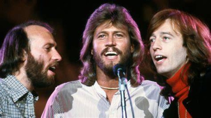Bee Gees' Barry Gibb enjoys a day at Wimbledon with his wife Linda
