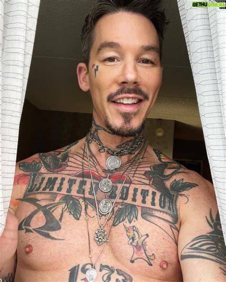 David Bromstad Bio, Age, Net Worth, Height, Single, Nationality,