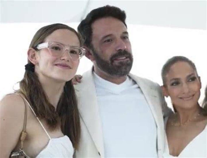 Em evento com JLo, filha de Ben Affleck choca por semelhan&ccedil;a com a m&atilde;e