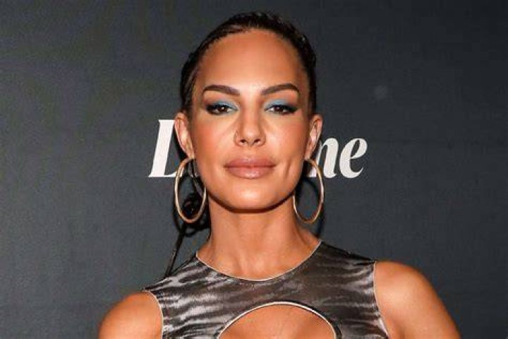 How old is Amanza Smith from Selling Sunset? 46 Netflix's Selling