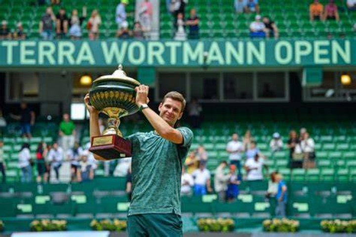 Hubert Hurkacz Age, Height, Net Worth, Career Achievements, & Other