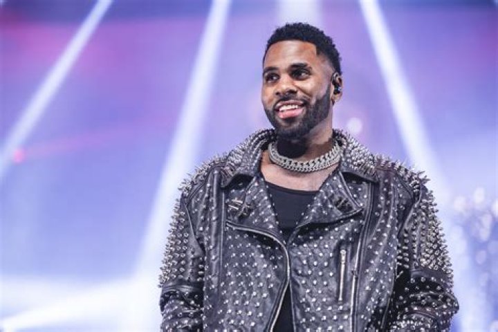 Jason Derulo ''Enjoying Life'' With Girlfriend Daphne Joy