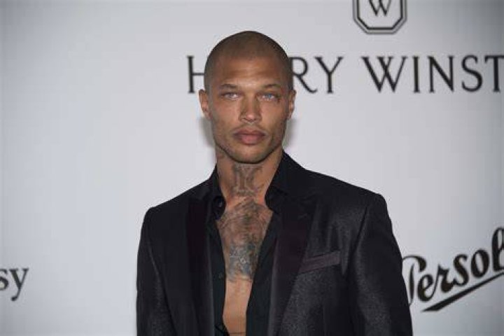 Jeremy Meeks' murderrapist dad and criminal family set to meet Chloe