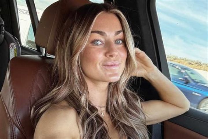 Lindsay Arnold image