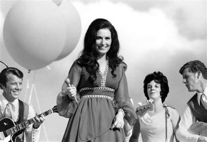Loretta Lynn's Net Worth 2024 Biography, Career, Spouse, Family