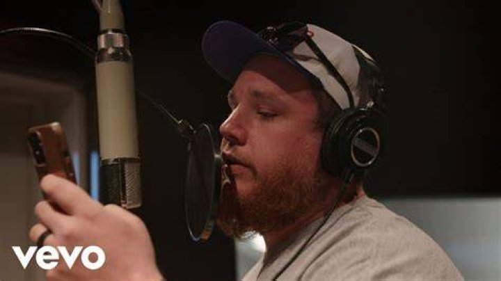 Luke Combs Where The Wild Things Are Meaning Adore Mariska
