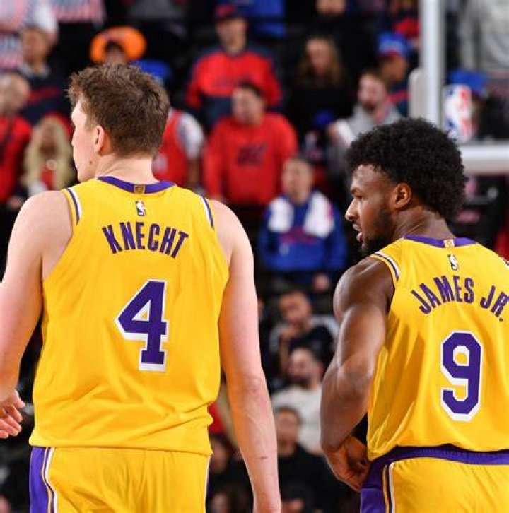 Report Lakers 'seriously considering' signing Metta World Peace