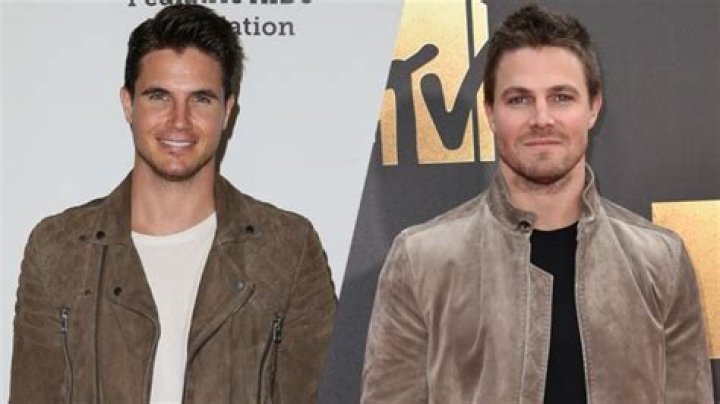 Stephen Amell and Robbie Amell