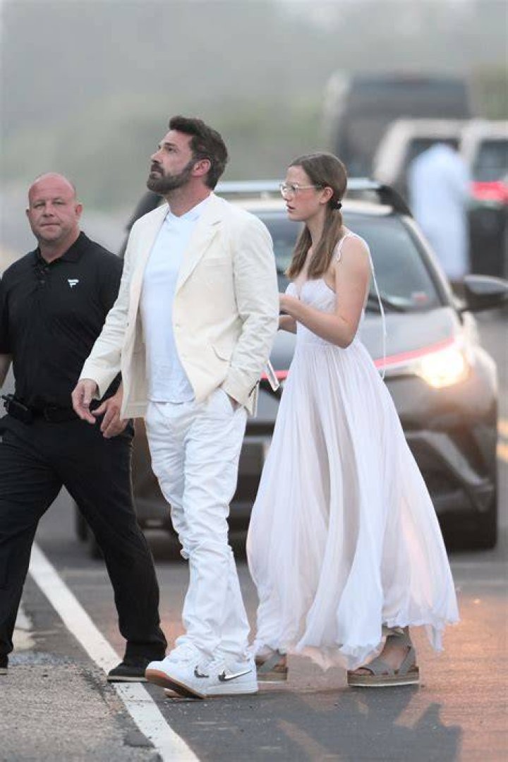 Violet Affleck, 17, stuns in white summer dress at elite July 4