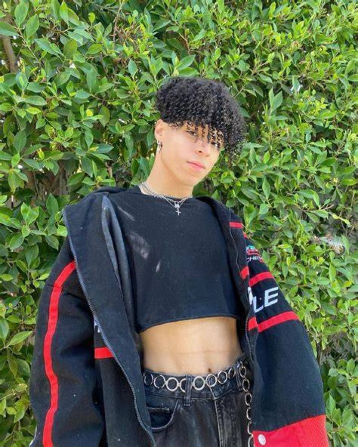 Who is Larray &mdash; TikTok's Larray's Real Name, Boyfriend, etc.