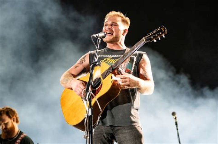 Zach Bryan's 'American Heartbreak' Debuts Atop Top Country Albums Chart